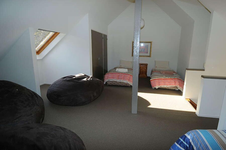 Bedroom 2, Milkwood, Snowy River