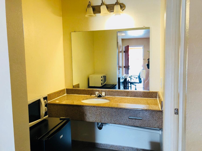 Bathroom 5, Bayshore Inn, Santa Clara
