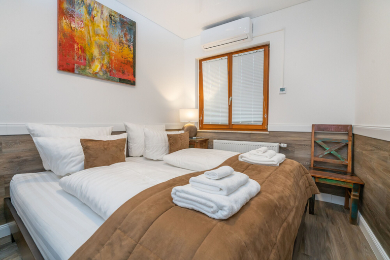 Bedroom 2, Landgasthaus Kreuz Michelbach, Rastatt