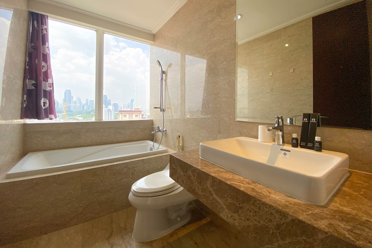 Bathroom 5, Spacious and Elegant Designed 3BR at Menteng Park Apartment By Travelio, Central Jakarta