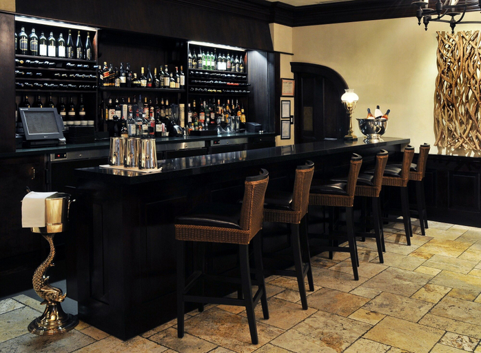 Food & Drinks 5, Oban Inn, Lake Ontario