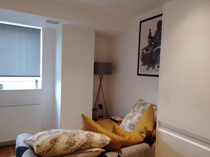 Others 5, Whole Apartment 5mins to East Croydon & Concierge, London