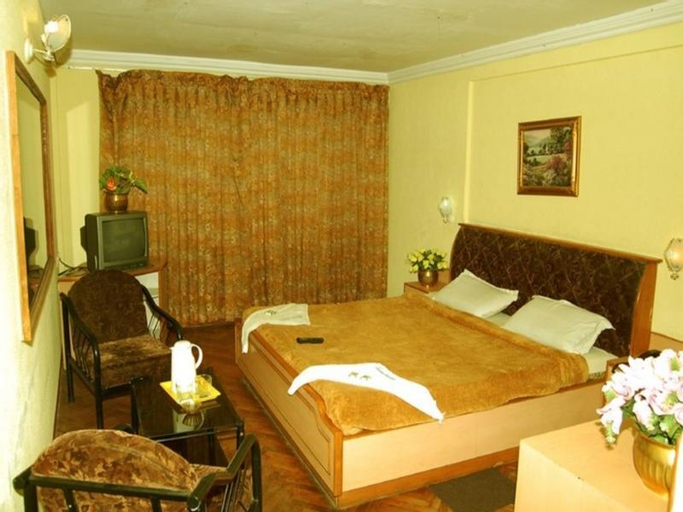 Bedroom 4, Royal Hotels, Kodaikanal, Dindigul