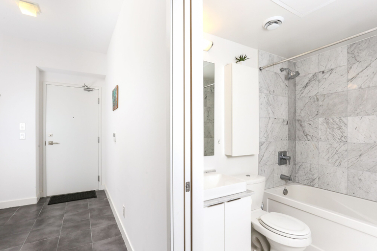 Bathroom 4, Platinum Suites - Incredible CN Tower View, Toronto