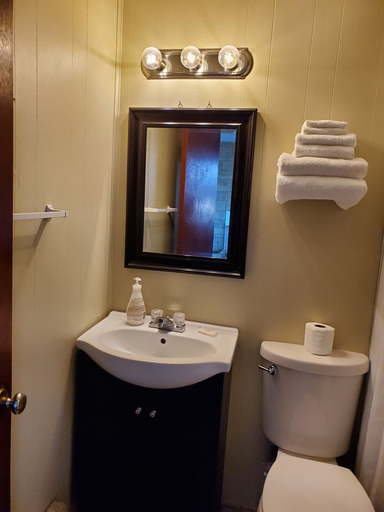Bathroom 3, Town and Country Motel in Nipigon, Thunder Bay