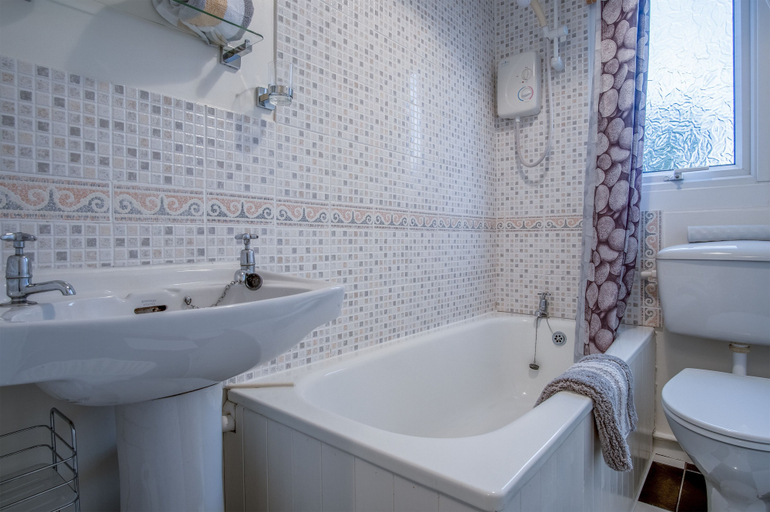 Bathroom 3, Trewent Park - 2 Bed - Freshwater East, Pembrokeshire