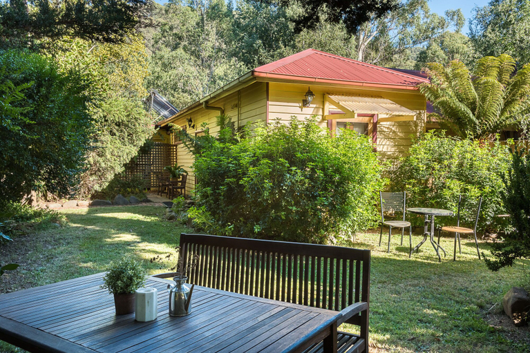 Others 5, Avalon House, Alpine - East