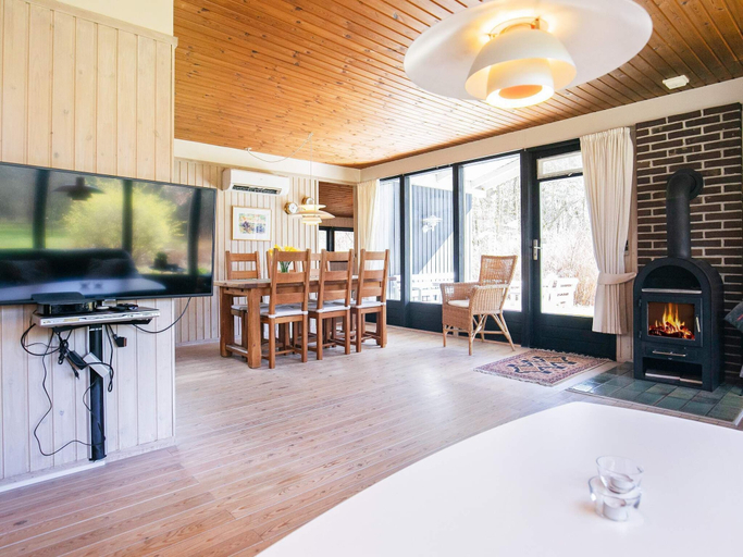 Others 5, Gorgeous Holiday Home in Blåvand Jutland With Terrace, Varde