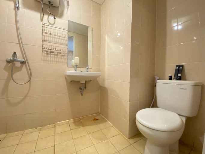 Bathroom 3, Classic Private 1Br Apartment At Parahyangan Residence Bandung, Bandung