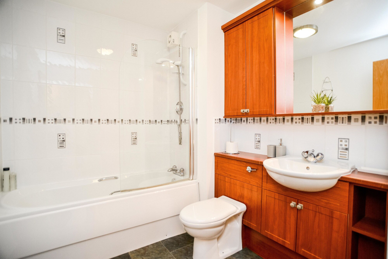 Bathroom 3, Beach Boulevard Apartment, Aberdeen