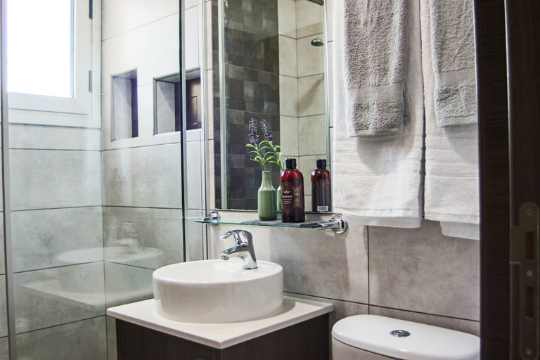 Bathroom 3, Phaedrus Living: Seaside Luxury Flat Lighthouse 53
