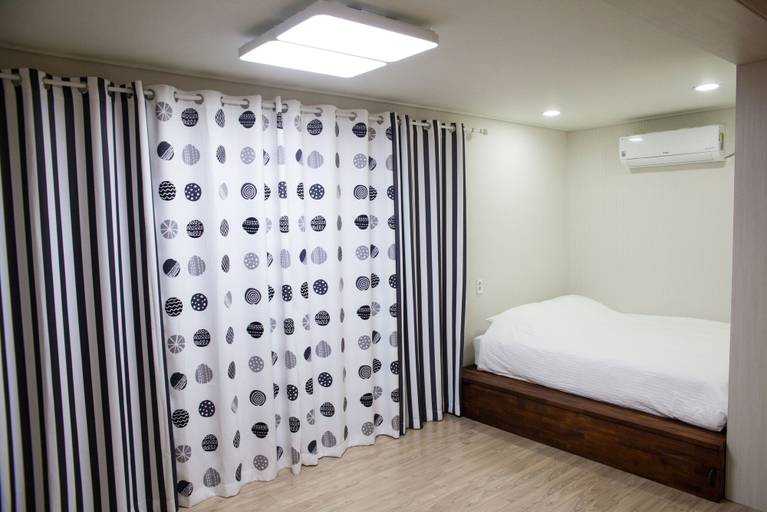 Bedroom 2, Yolo Pension, Jeju