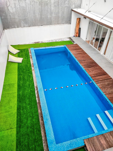Villa Jardine with Private Pool Sentul city, Bogor