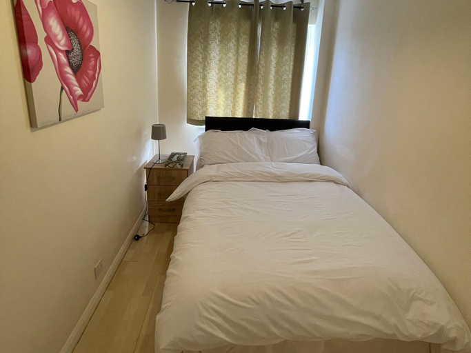 Bedroom 5, Enjoy Lovely 4 bed Apartment With Garden, London