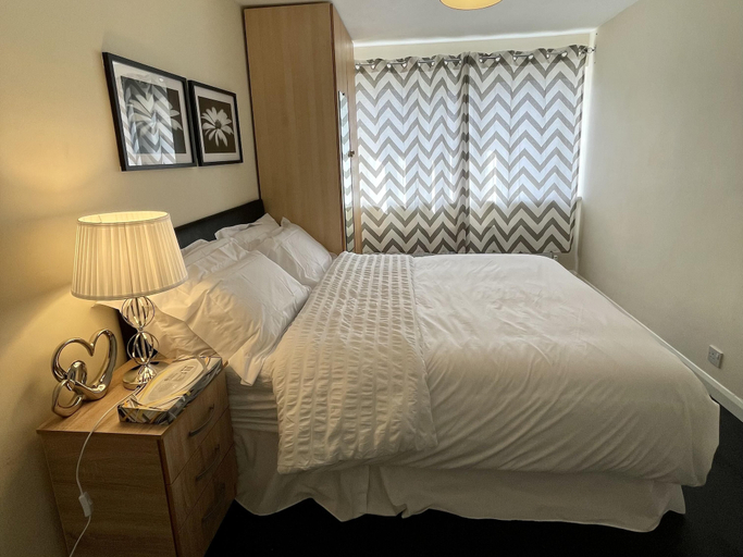 Bedroom 4, Enjoy Lovely 4 bed Apartment With Garden, London