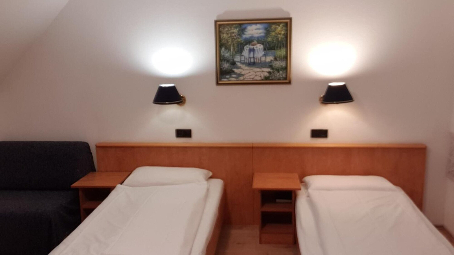 Bedroom 4, Hotel Gaya, Main-Taunus-Kreis
