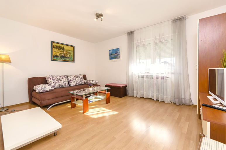 Others 5, Apartment Violet, Vodice