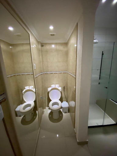 Bathroom 3, Lemes Hotel, Barra do Piraí