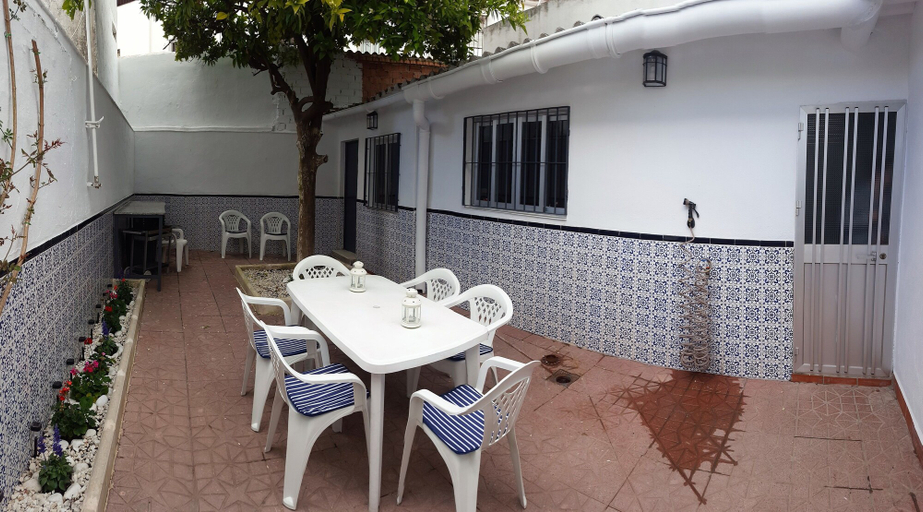 Others 4, Casa a Orillas del Guadalquivir y la Mezquita, Córdoba
