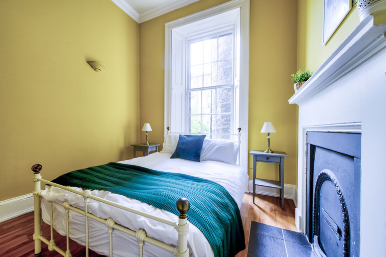 Bedroom 3, Alva - City Centre Apartment, Edinburgh