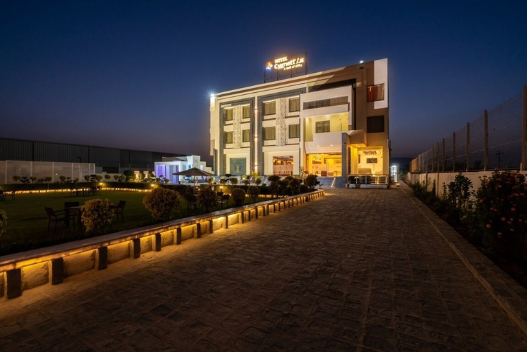 Exterior & Views