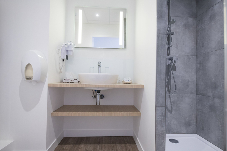 Bathroom 24