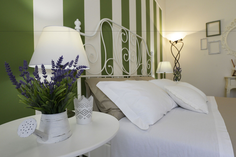 Bedroom 2, Il Re degli Scalzi, Matera