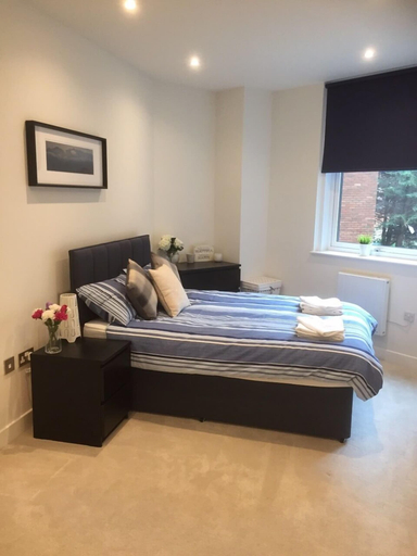 Bedroom 3, Modern Apartment By Creatick, Reading