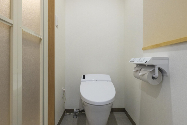 Bathroom 5, Mr.kinjo In Miegusuku, Naha