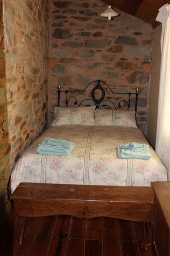 Bedroom, Hillside Cottage, Goyder