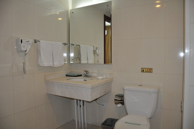 Bathroom 5, King Parkview Hotel, Beijing