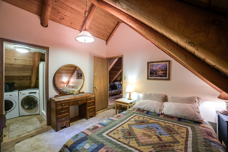 Bedroom 3, 17MBR - Log Cabin - BBQ - Pets Ok - WiFi - Sleeps 8, Whatcom