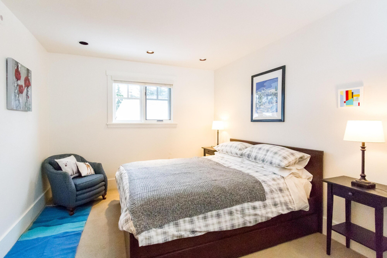 Bedroom 2, Spacious Town Home With Private Hot Tub, Squamish-Lillooet