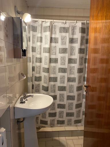 Bathroom 3, Portillo Apartments, Capital