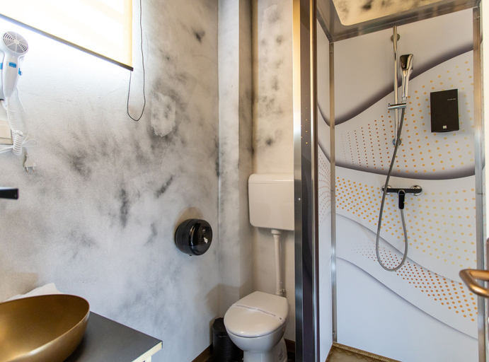 Bathroom 4, Chillout Hostel Zagreb, Zagreb