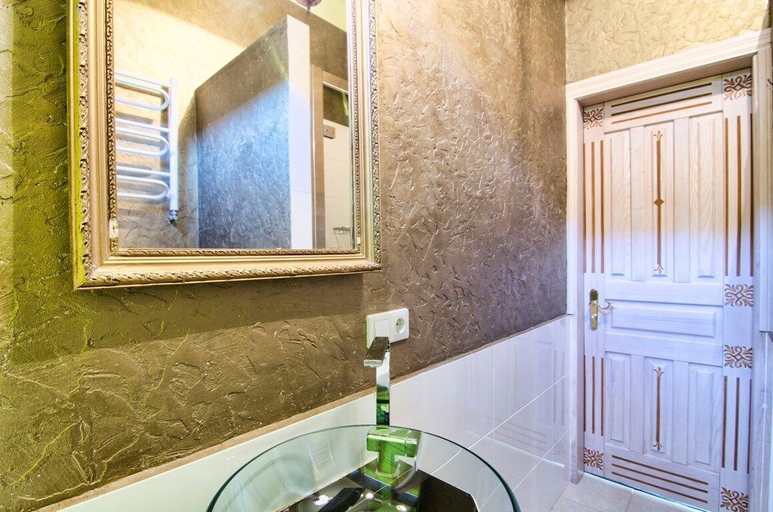 Bathroom 2, 1 Bedroom Apartment Valova 21a, L'vivs'ka