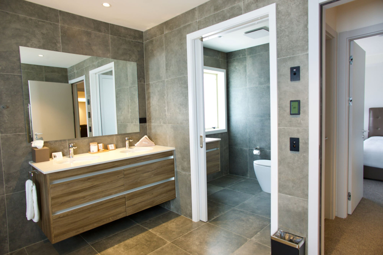 Bathroom 5, Regal Palms Resort, Rotorua