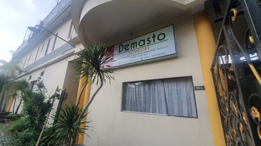 Exterior & Views 2, RedDoorz Syariah @ Demasto Homestay Jember, Jember