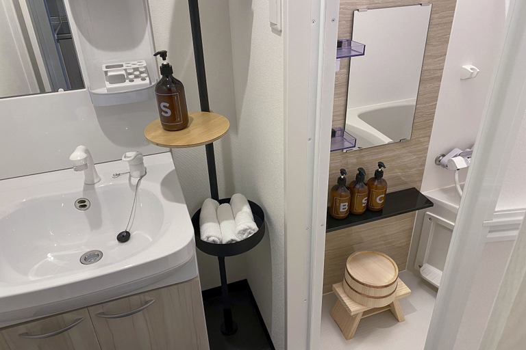 Bathroom 3, EARTHMANS Osaka-Jo, Osaka
