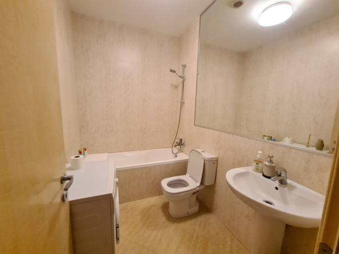 Bathroom, Stunning 1-bed Apartment in București, Municipiul Bucuresti