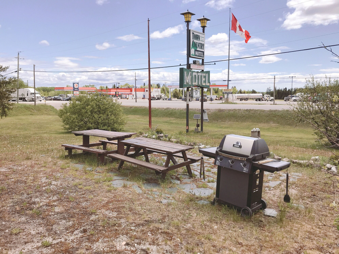 Others 4, Town and Country Motel in Nipigon, Thunder Bay