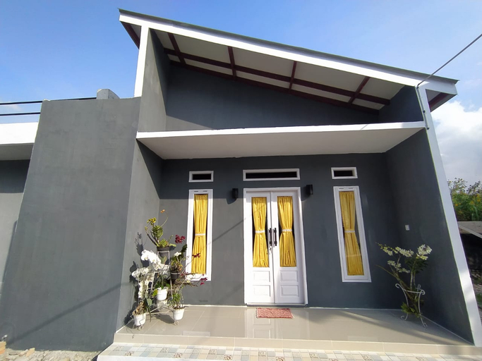 Exterior & Views 1, D'Flo Homestay, Samosir