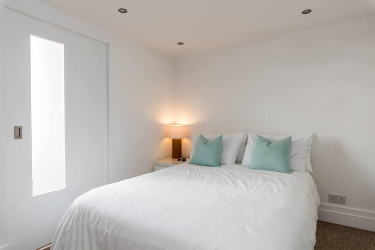 Bedroom 4, Immaculate 1-bed Apartment on Hove Seafront, Brighton and Hove