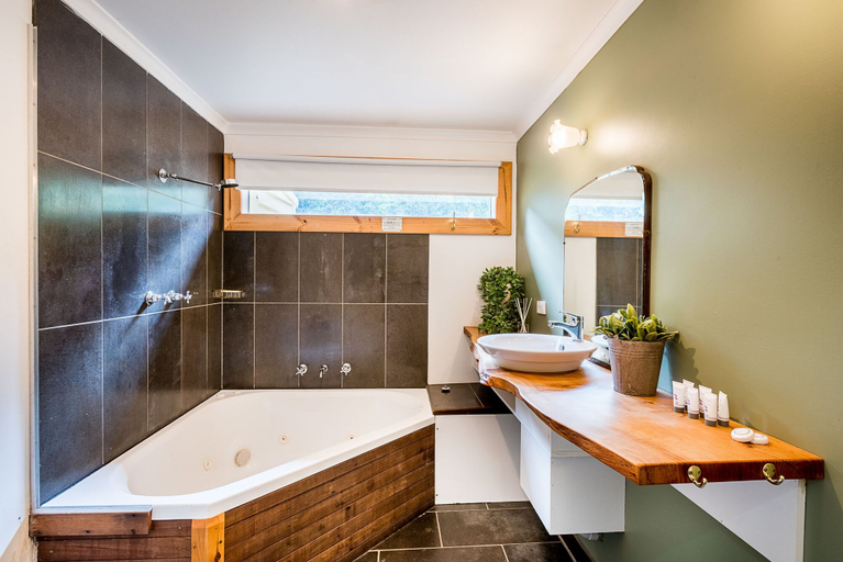 Bathroom 3, Avalon House, Alpine - East