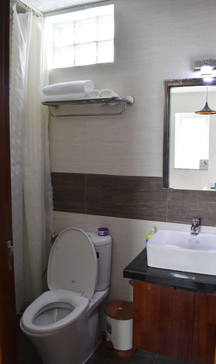 Bathroom 3, Danang Beach Homestay, Da Nang