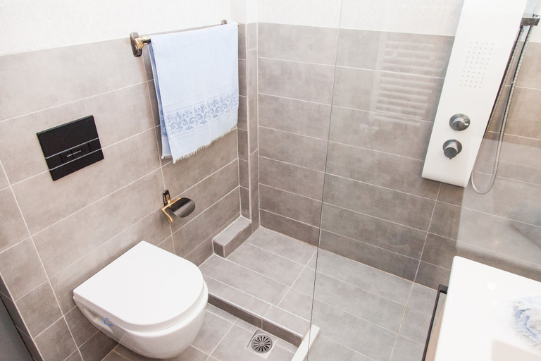 Bathroom 4, Modern apt.with sea view in Glyfada, Attica