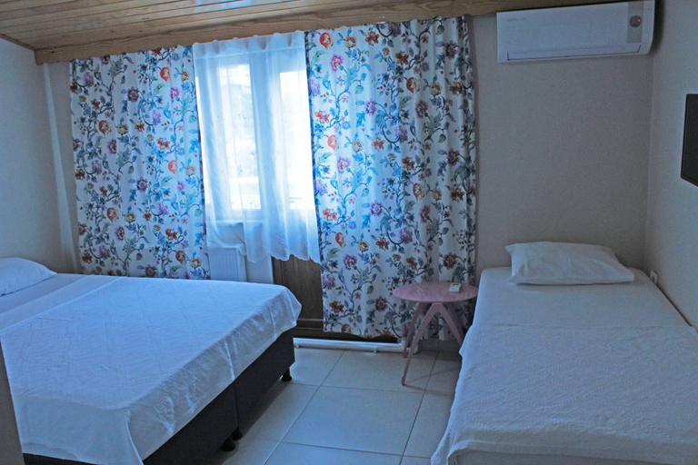 Bedroom 4, Geyikli Gelincik, Ezine