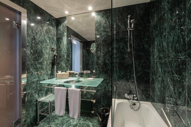 Bathroom 3, Micampus Pamplona, Navarra