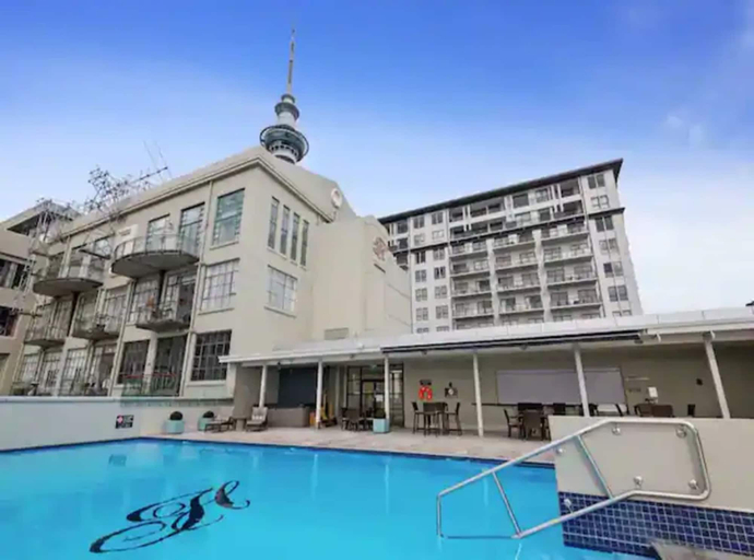 Exterior & Views, Stunning studio -Gym, Pool & Parking Zodiak Stays, Waitakere
