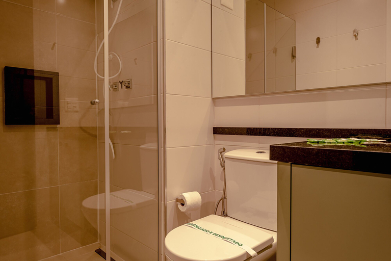 Bathroom 4, Studio com piscina aquecida e AC, São Paulo